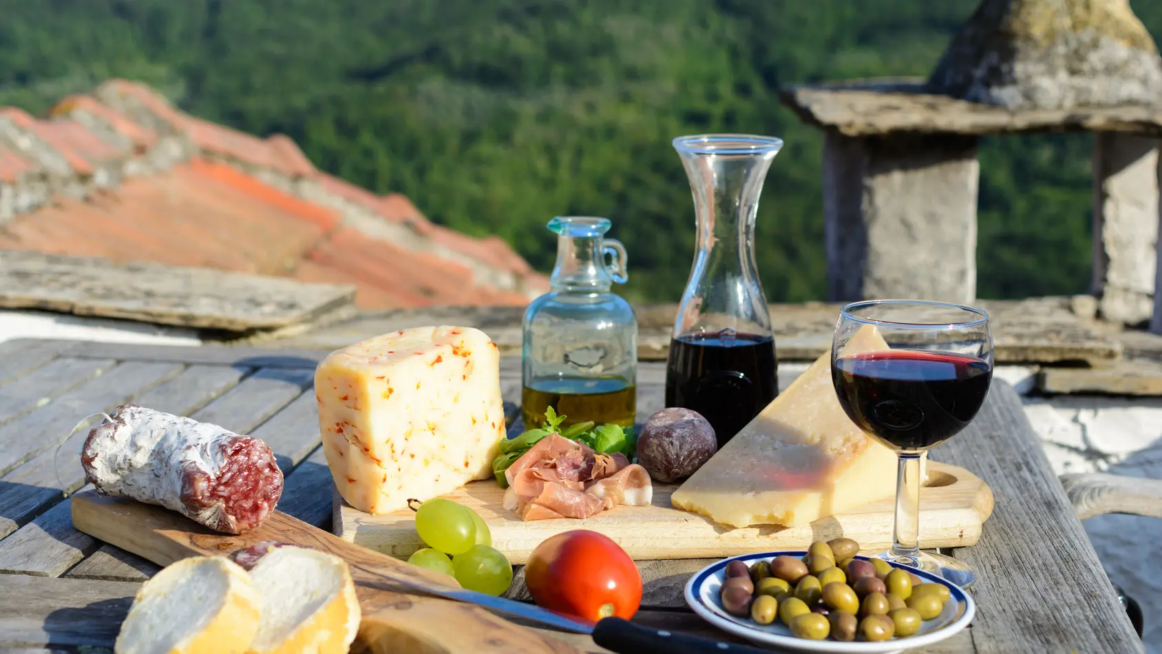 Plateau de fromages et charcuterie