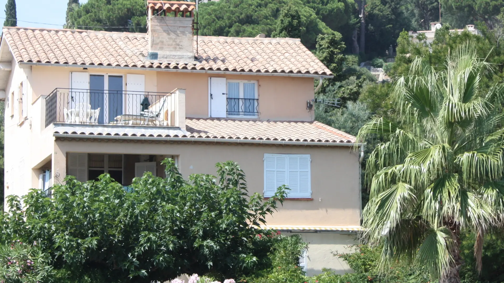 Terrasse à l'étage de la villa