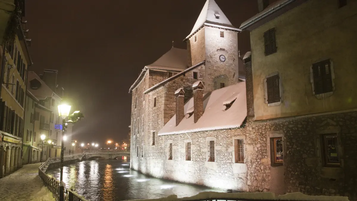 Vue depuis le quai de l'Ile
