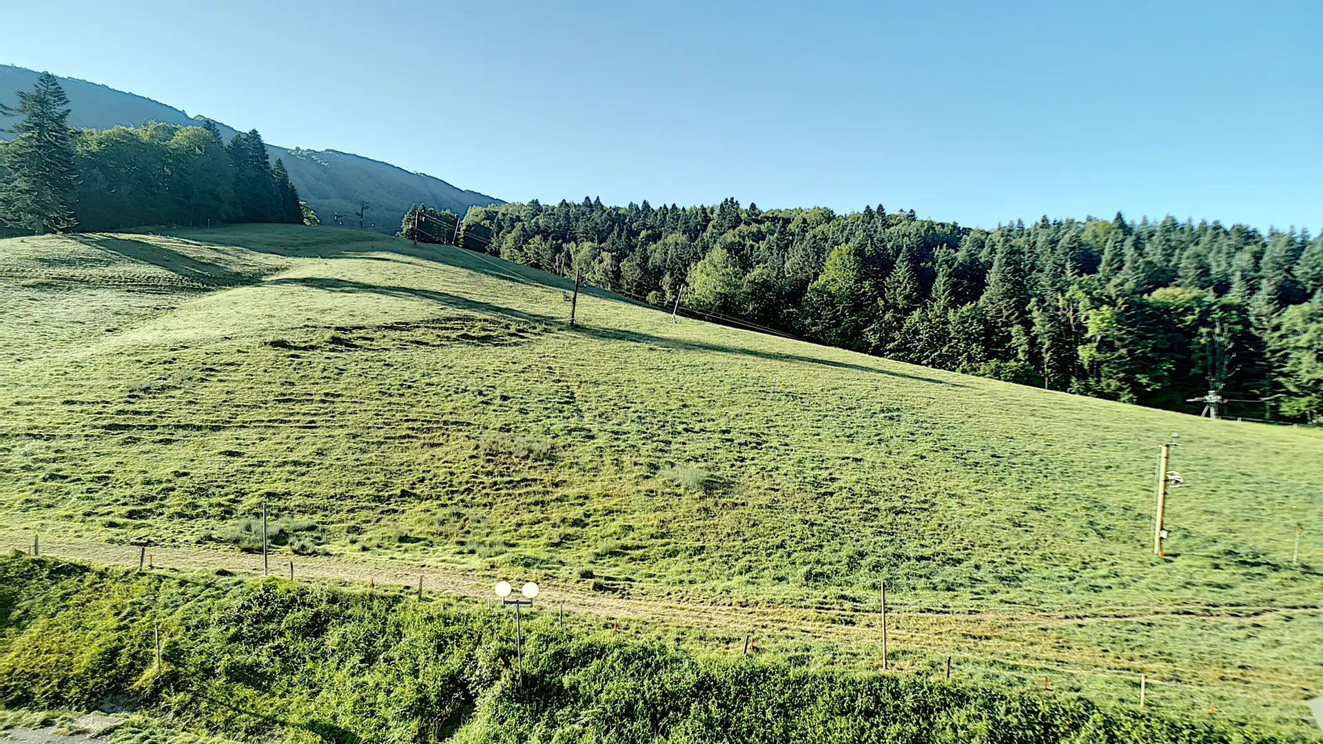 Vue sur le coté sud - face aux pistes