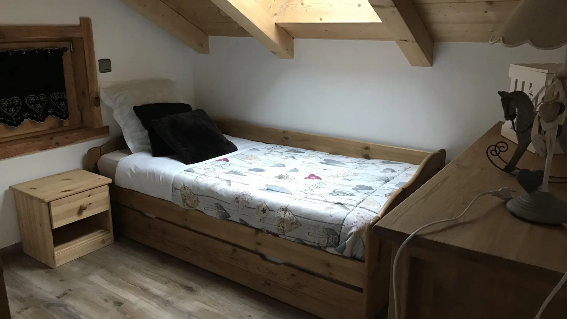 Petite chambre lit tiroir