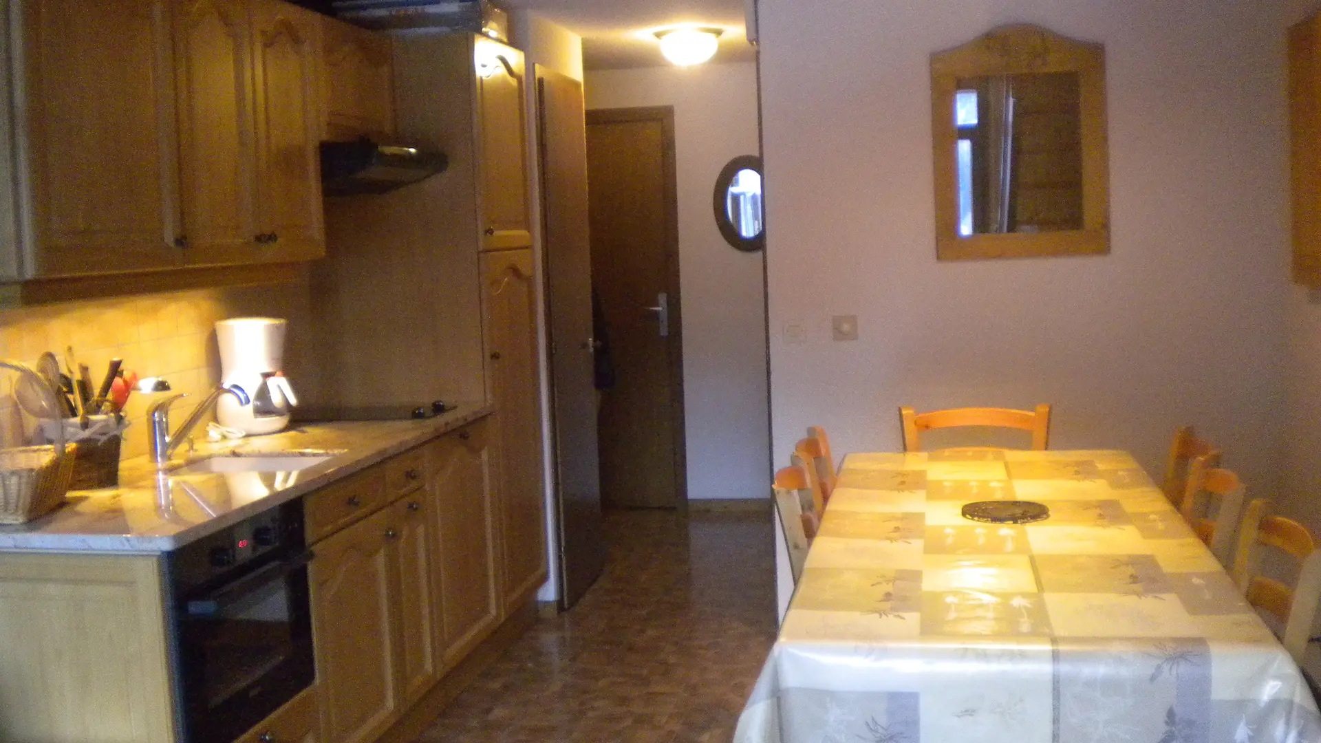 Cuisine et salle à manger/Kitchen and dining room-Plein Sud D n°12-Le Grand-Bornand