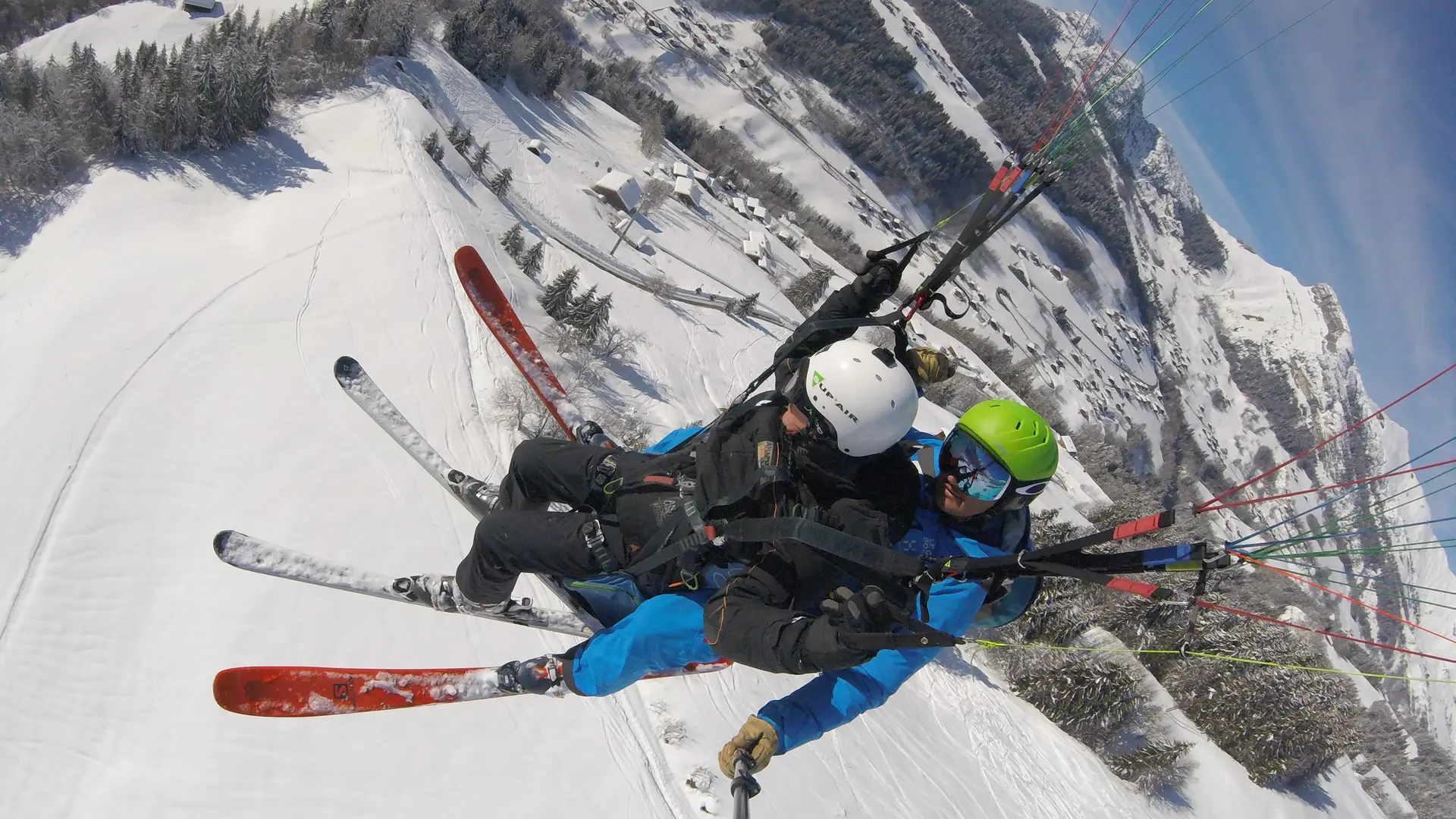Prenez de la hauteur avec Starski et découvrez le Grand Bornand vu du ciel.