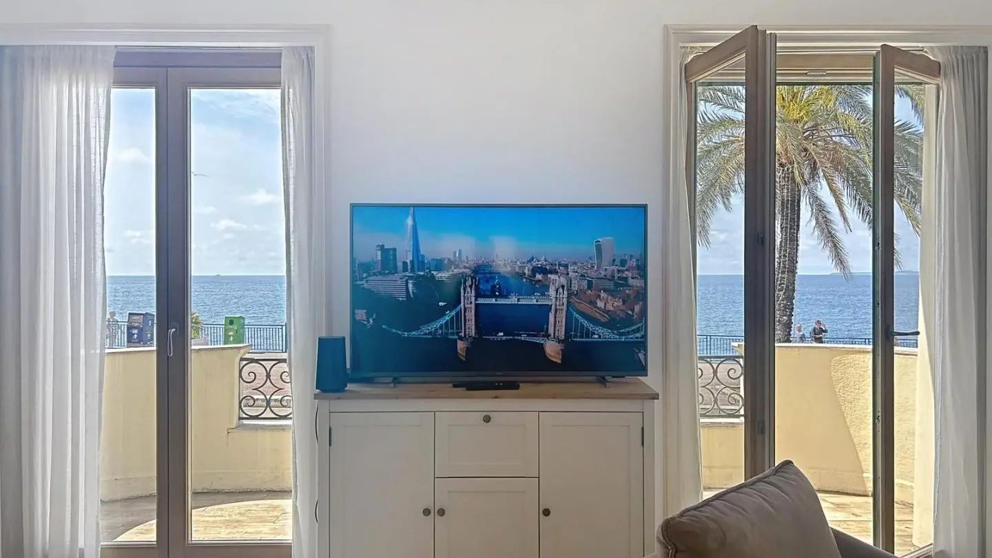 Villa Kriss-Terrasse du séjour vue mer-Nice-Gîtes de France des Alpes-Maritimes