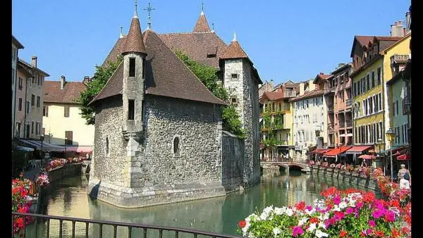 ANNECY - La veille ville