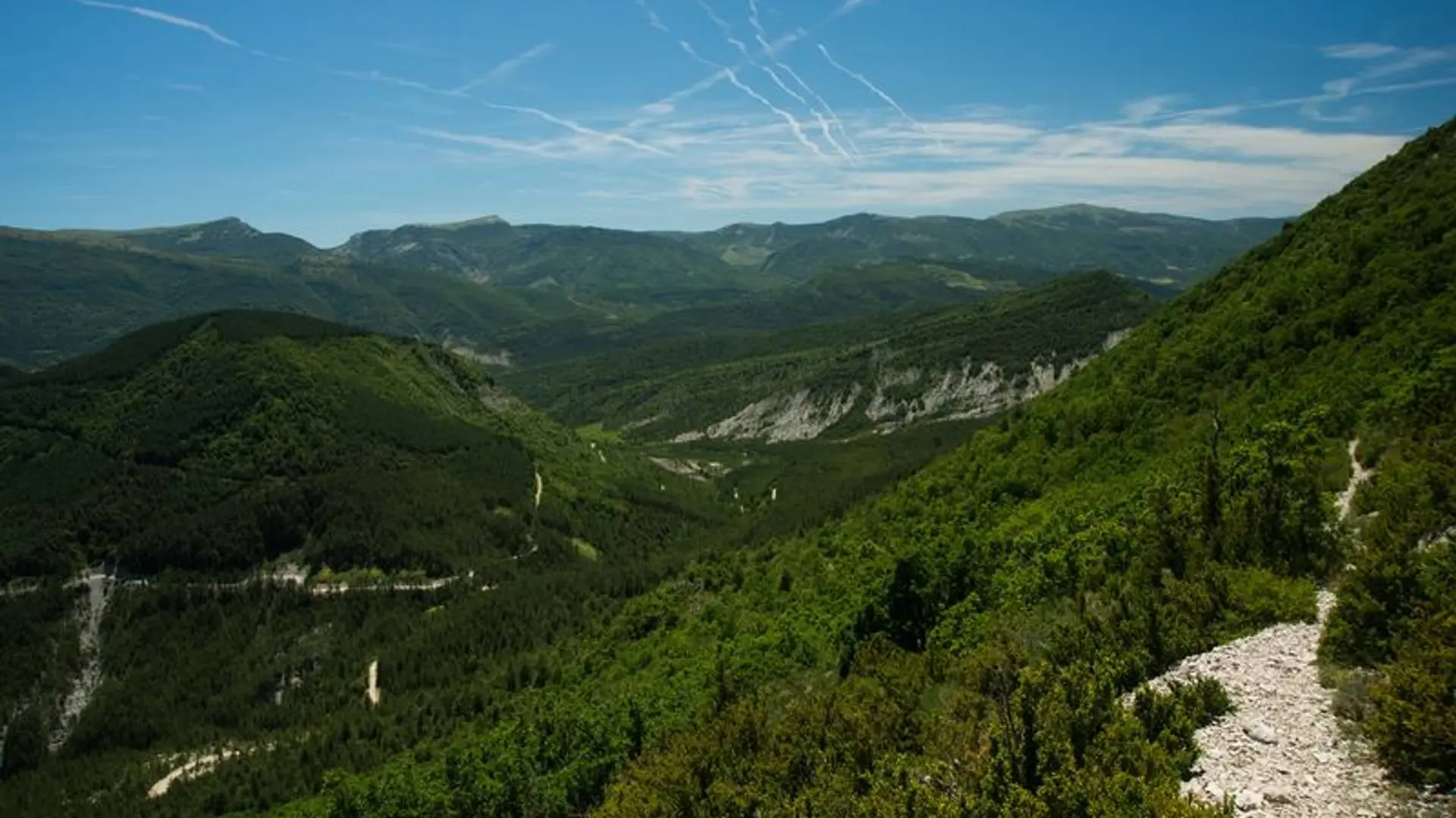 Sentier panoramique bordant la Forêt Domaniale de la Méouge