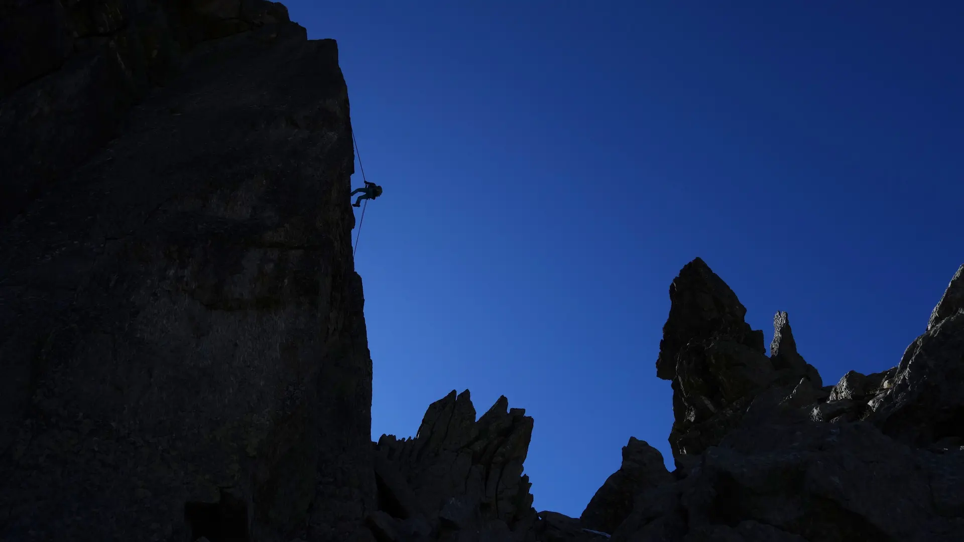 Escalade de nuit_Bureau des Guides Val d'Isère