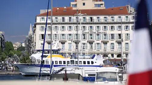 Façade vue du port