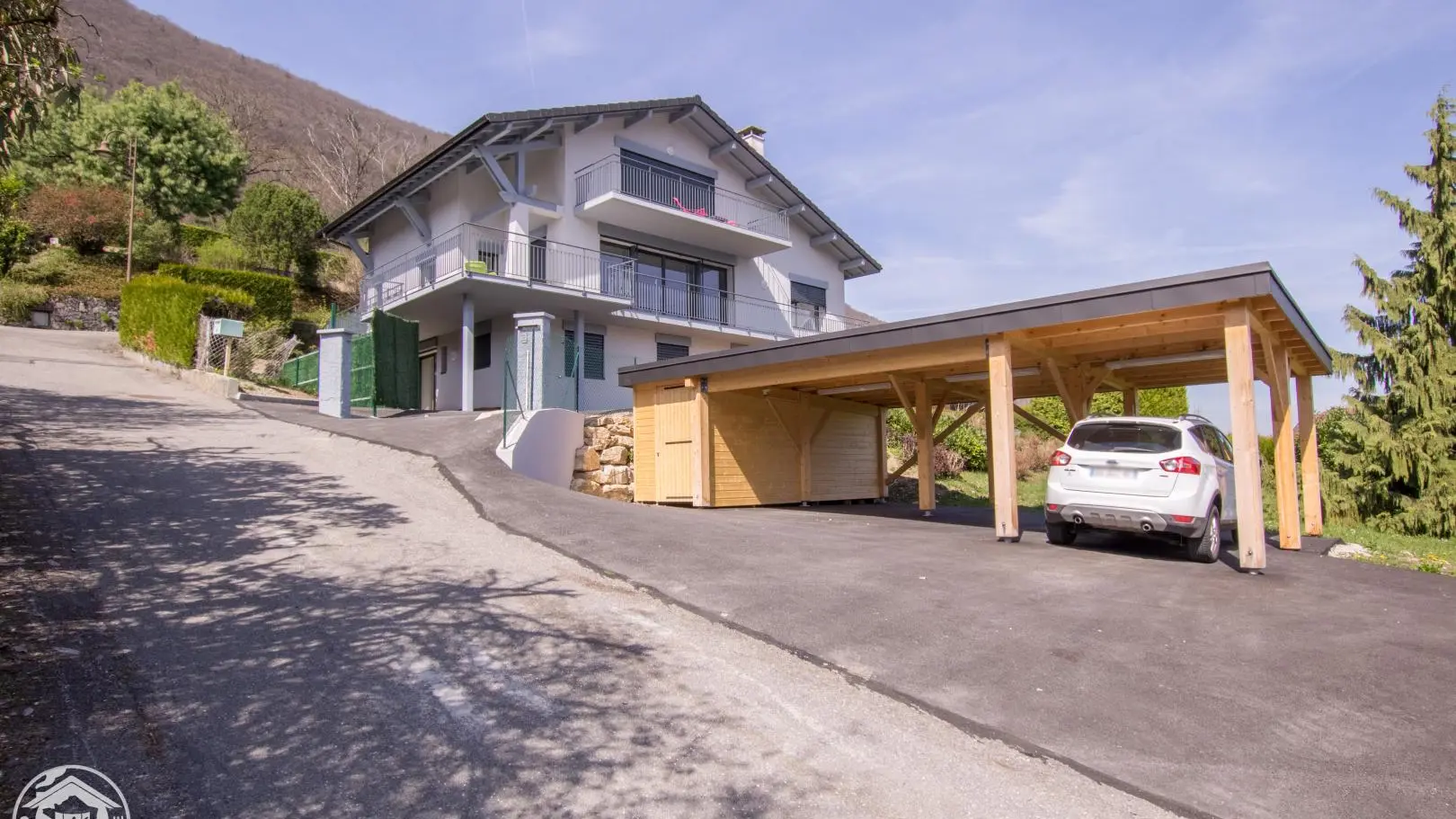 Garage et local poubelle