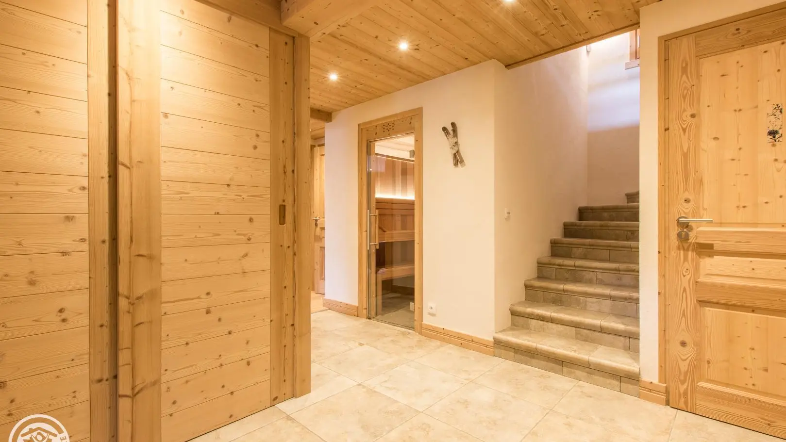 Rez de chaussée
Accès chambre 1, sauna et buanderie