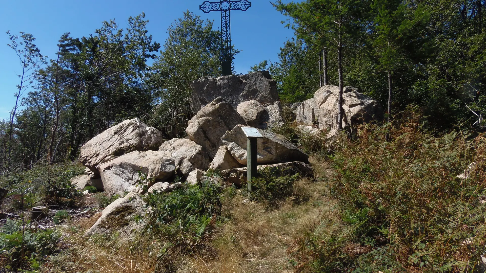 Le rocher des Cheirs à la Guillermie