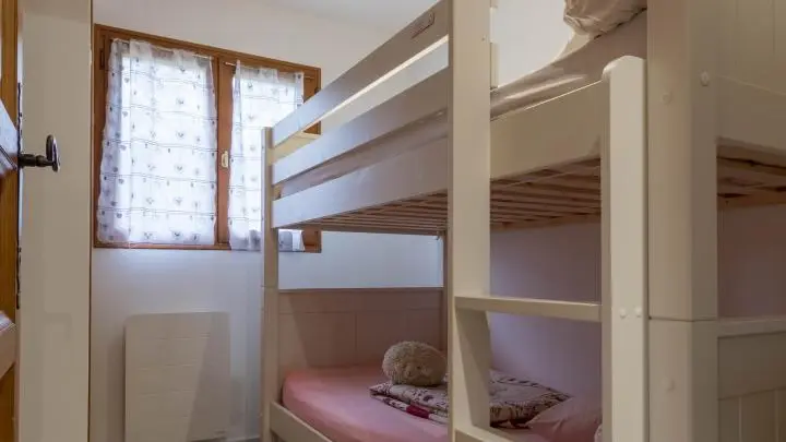 Petite chambre avec lits superposés 90x190