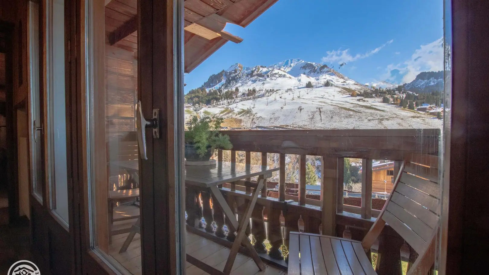 Profitez du balcon et de sa vue panoramique.