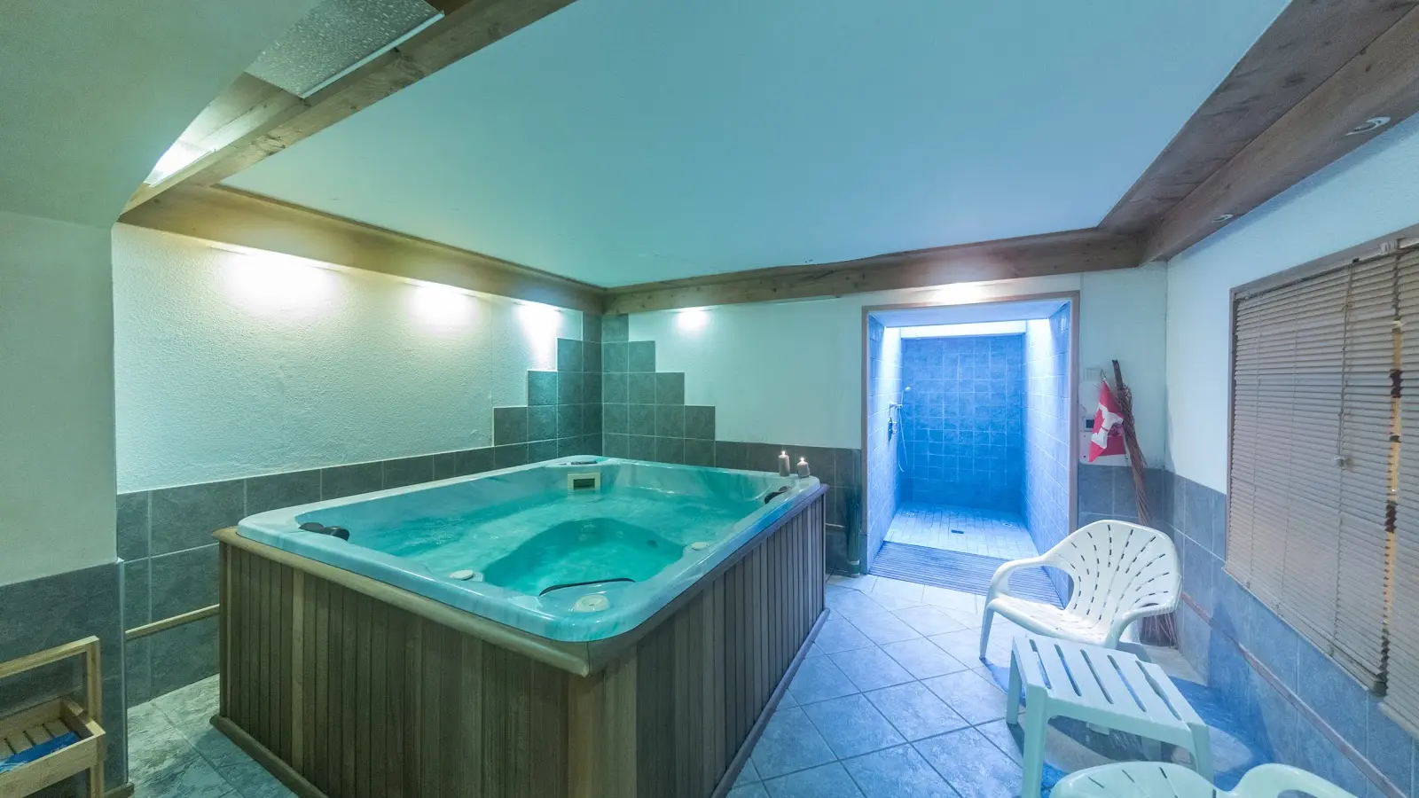 Vue sur le jacuzzi et le spa de l'hôtel