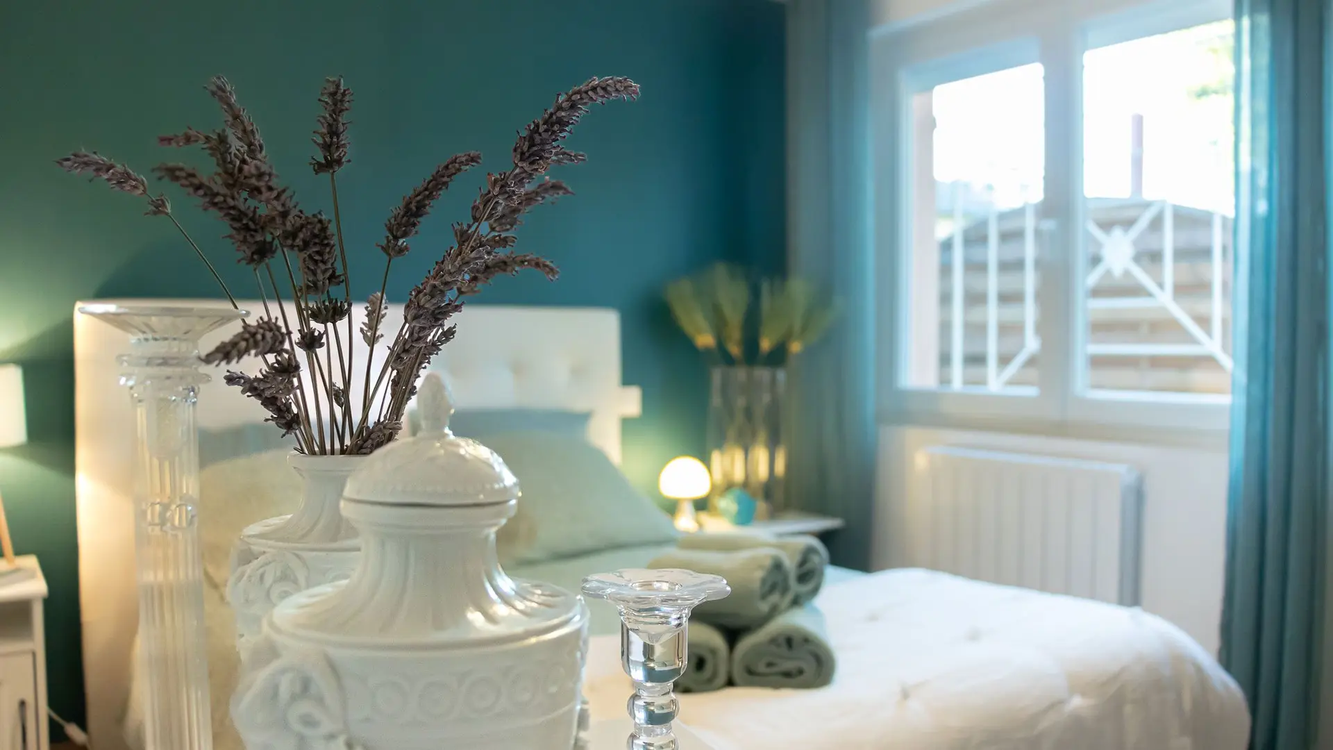 décoration soignéhttps://medias.cloudspire.io/rooms/H82G021197/H82G021197_62c9ac868cdf7.jpeg?t=eyJ3aWR0aCI6MTYwMCwiaGVpZ2h0IjoxMjAwLCJtb2RlIjoicmVzaXplIn0=e