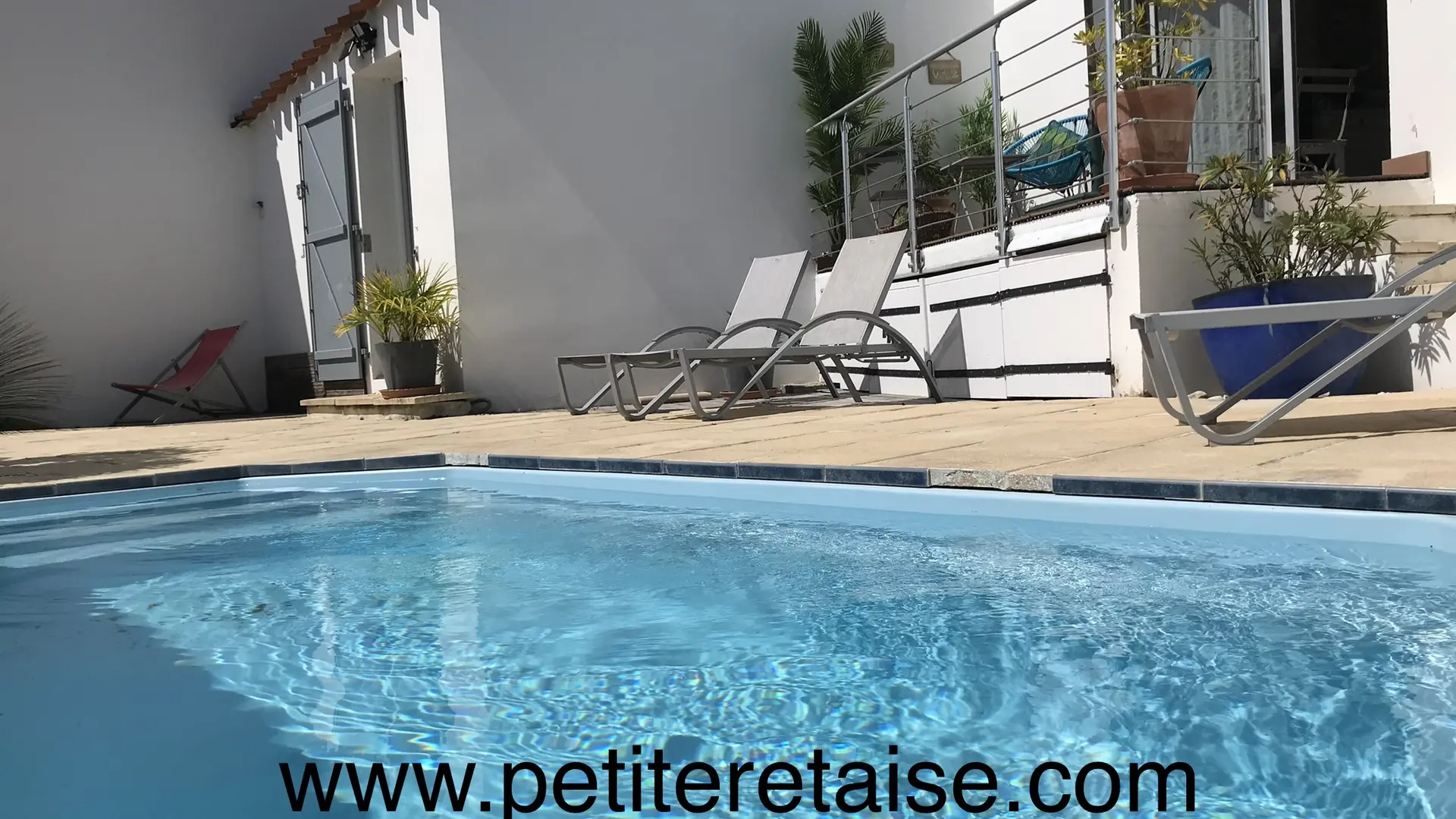 La casa y su piscina