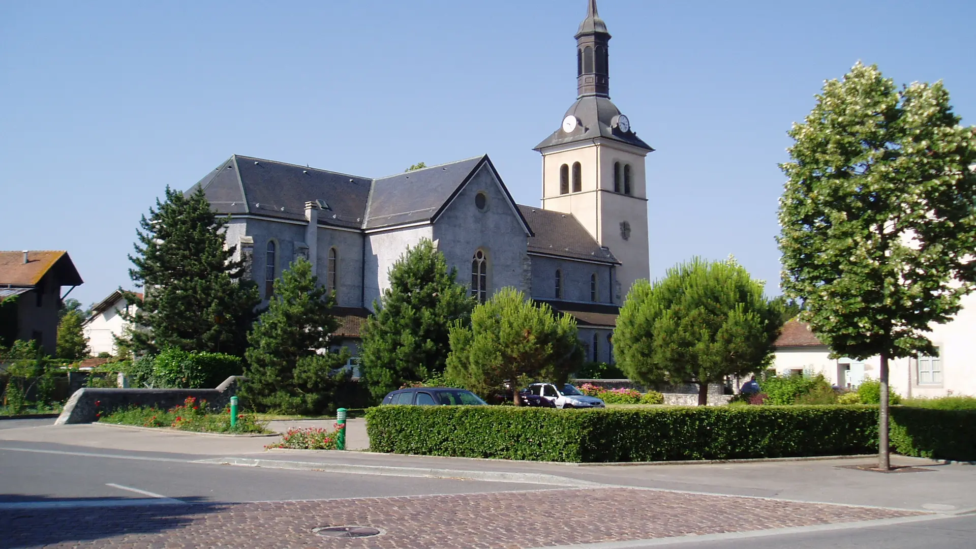 Vue d'ensemble del'église paroissiale Saint-Loup