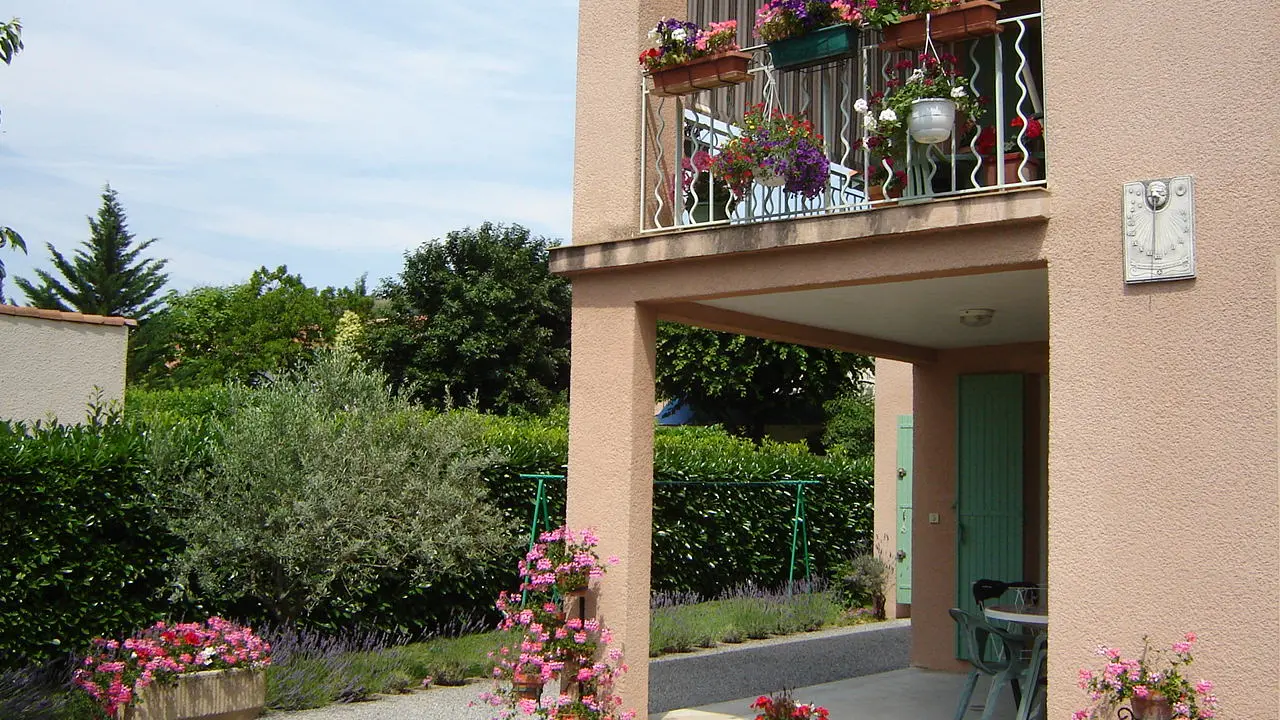 L'entrée du bâtiment