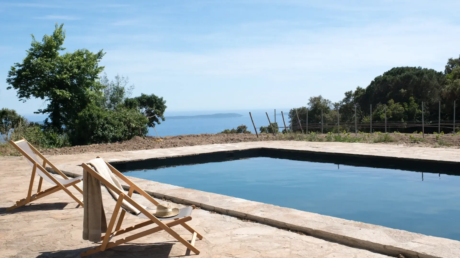 La piscine et la vue