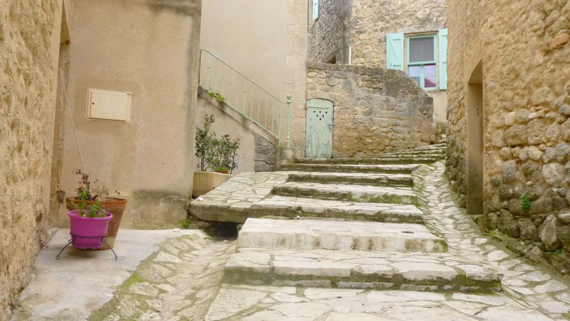 Rue caladée de Grambois