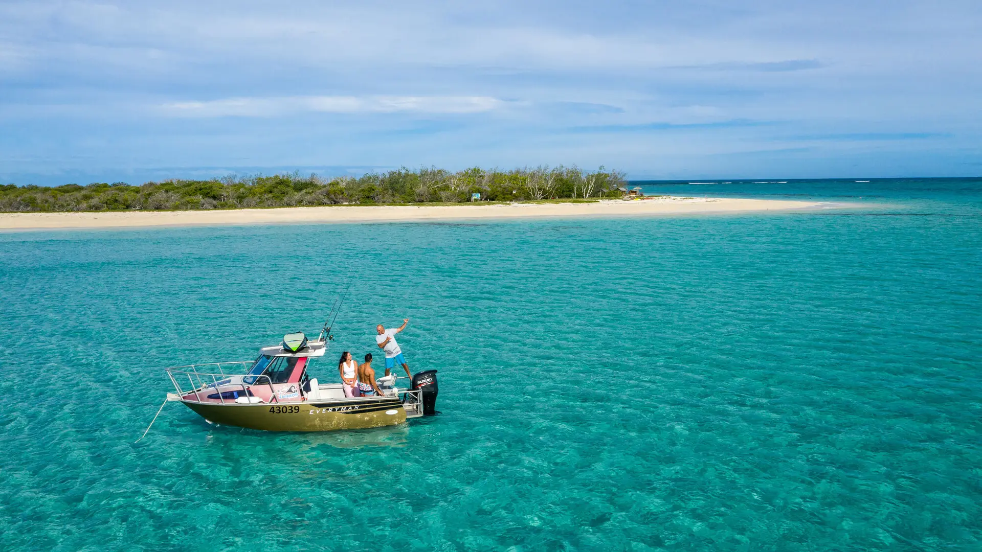 Water taxi to the Ténia island