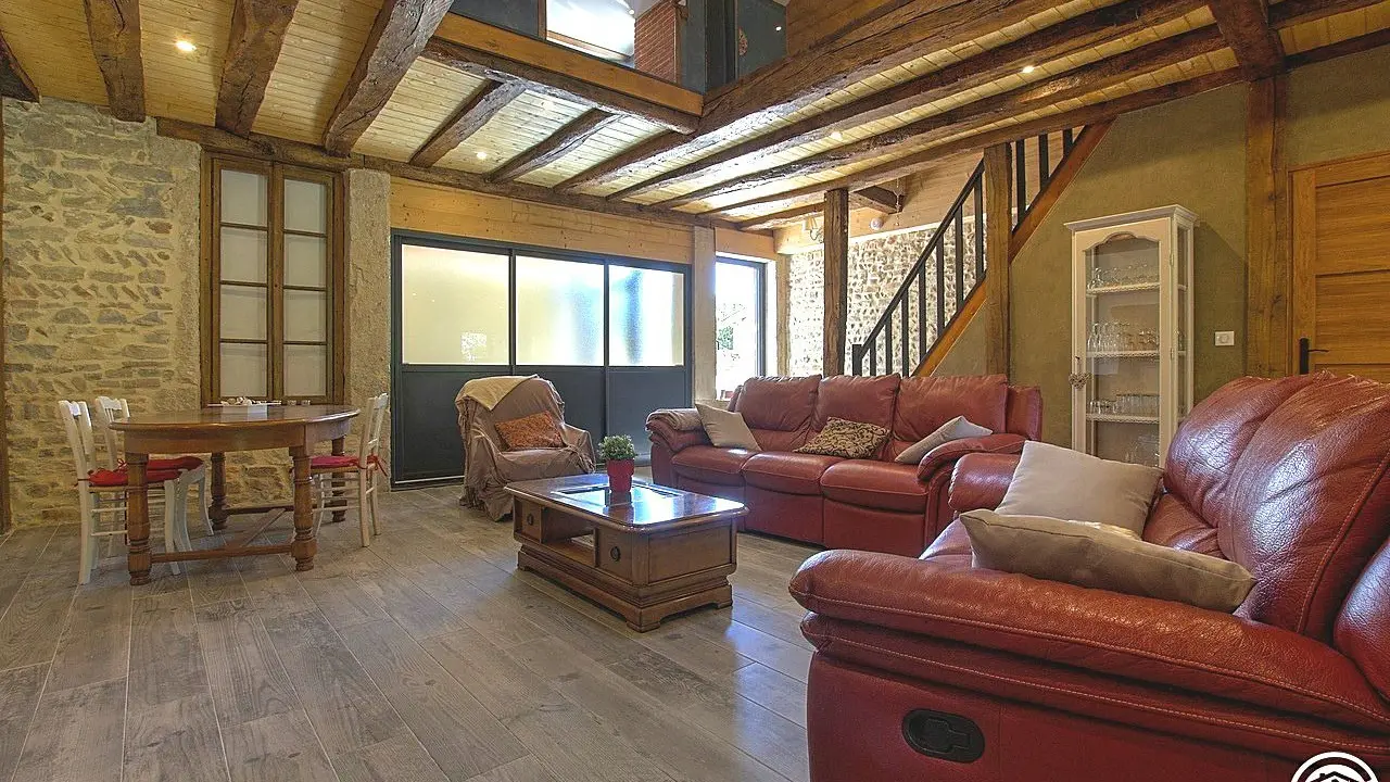 Salon avec puits de lumière