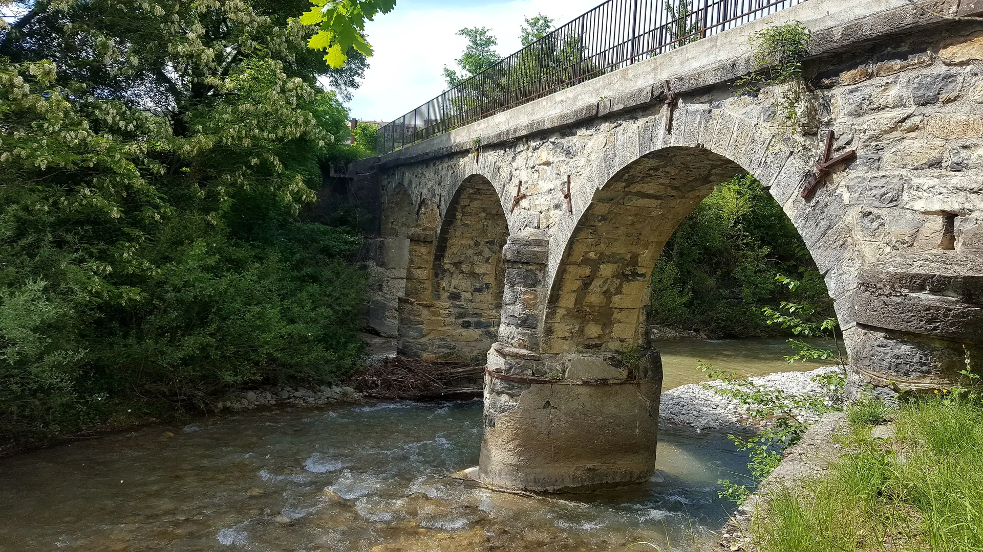 Aqueduc de Lagrand