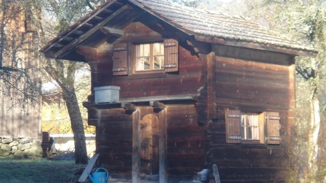 Grenier savoyard, aujourd'hui local pour vélos et vtt