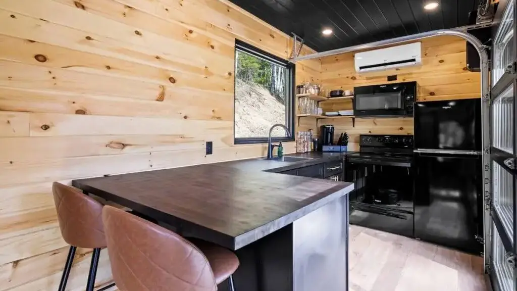 Réalisation d'une cuisine dans un container