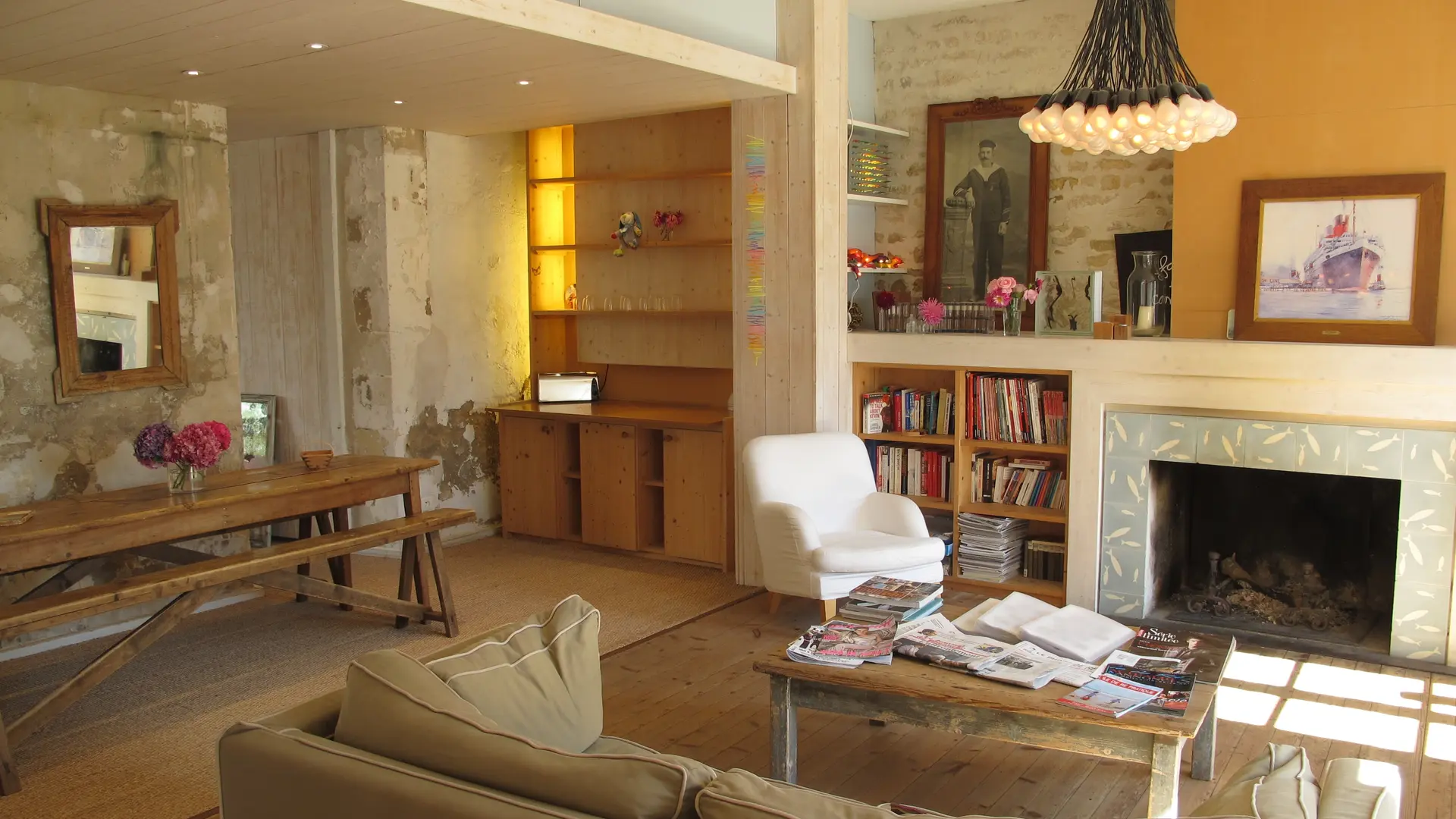 Salon à l'entrée de l'hôtel