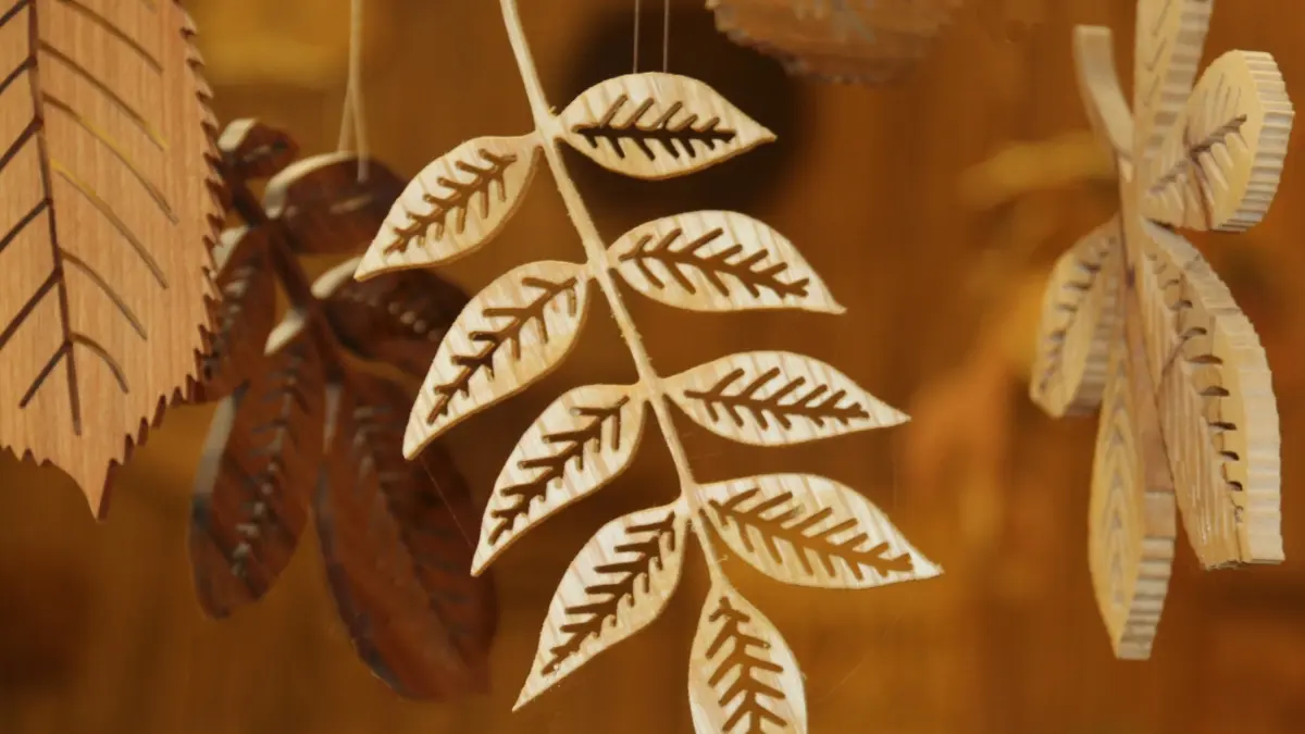 Feuilles chantournées dans leur essence
