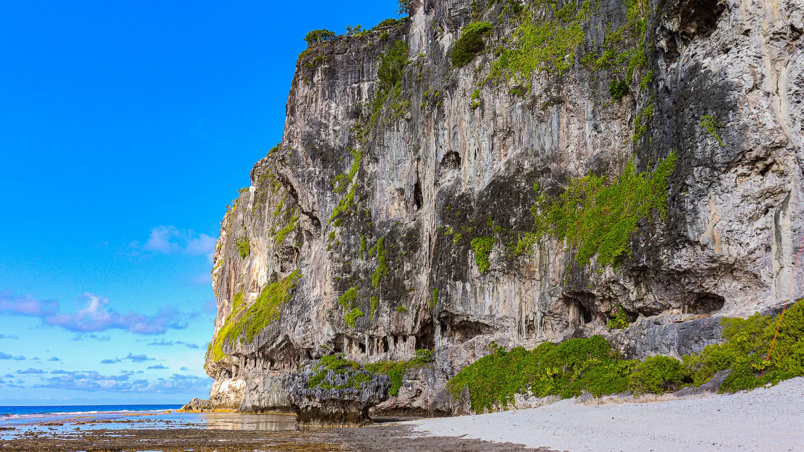 Falaise sur la plage