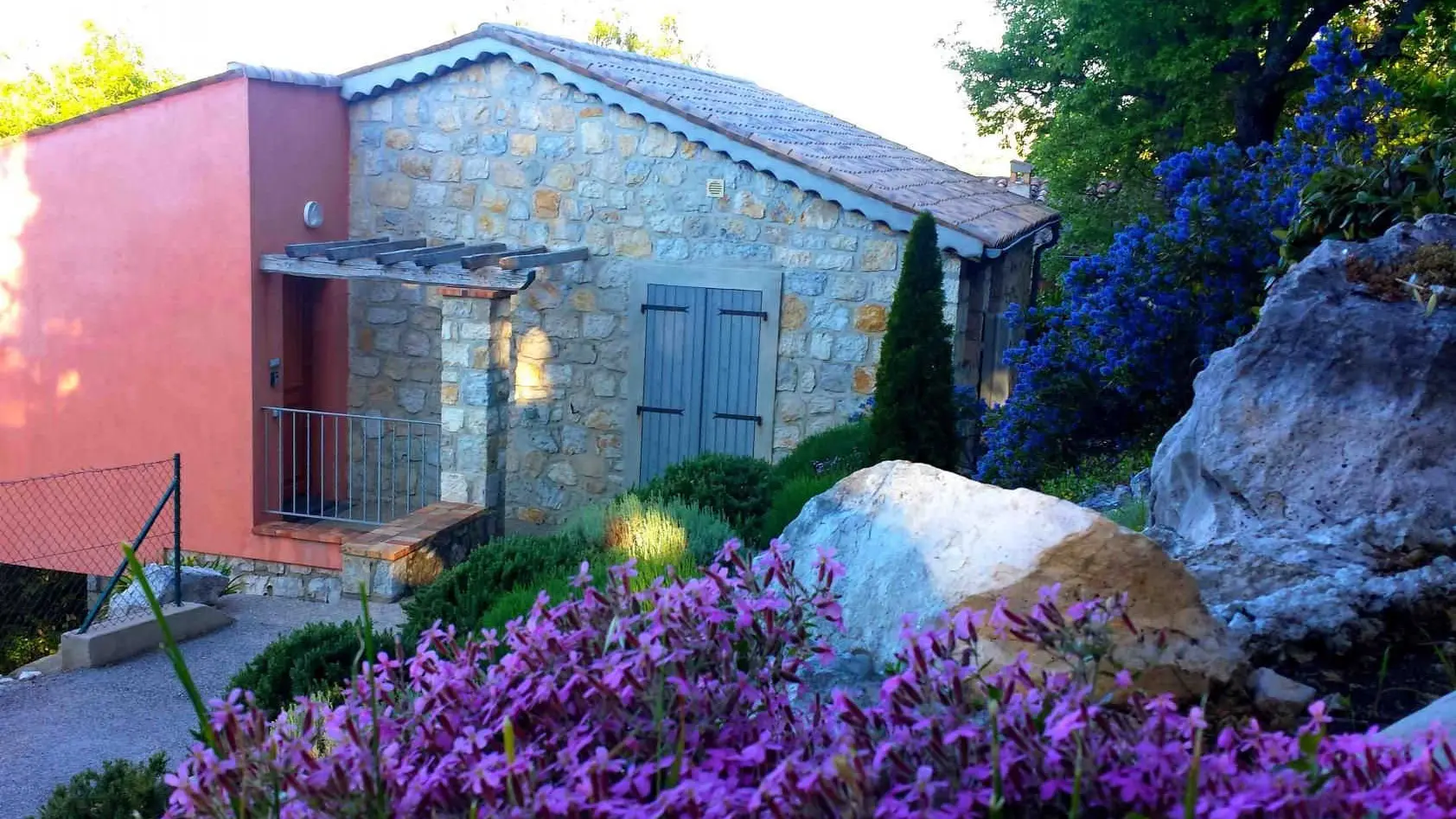 Le Cheiron-Vue Maison entière-Coursegoules-Gites de France Alpes-Maritimes.