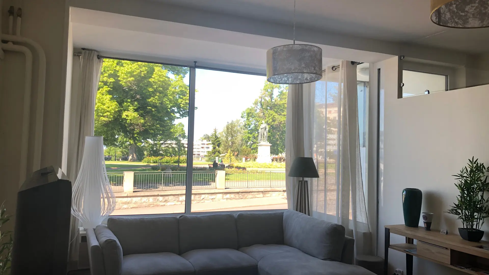 Très grand salon et entrée du Duplex du Belvédère