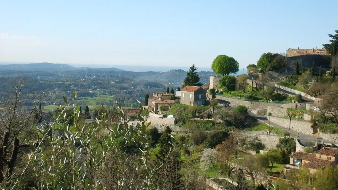 Gîte Les Oliviers de Chateauneuf-Vue depuis le Gîte-Chateauneuf de Grasse-Gîtes de France Alpes-Maritimes.