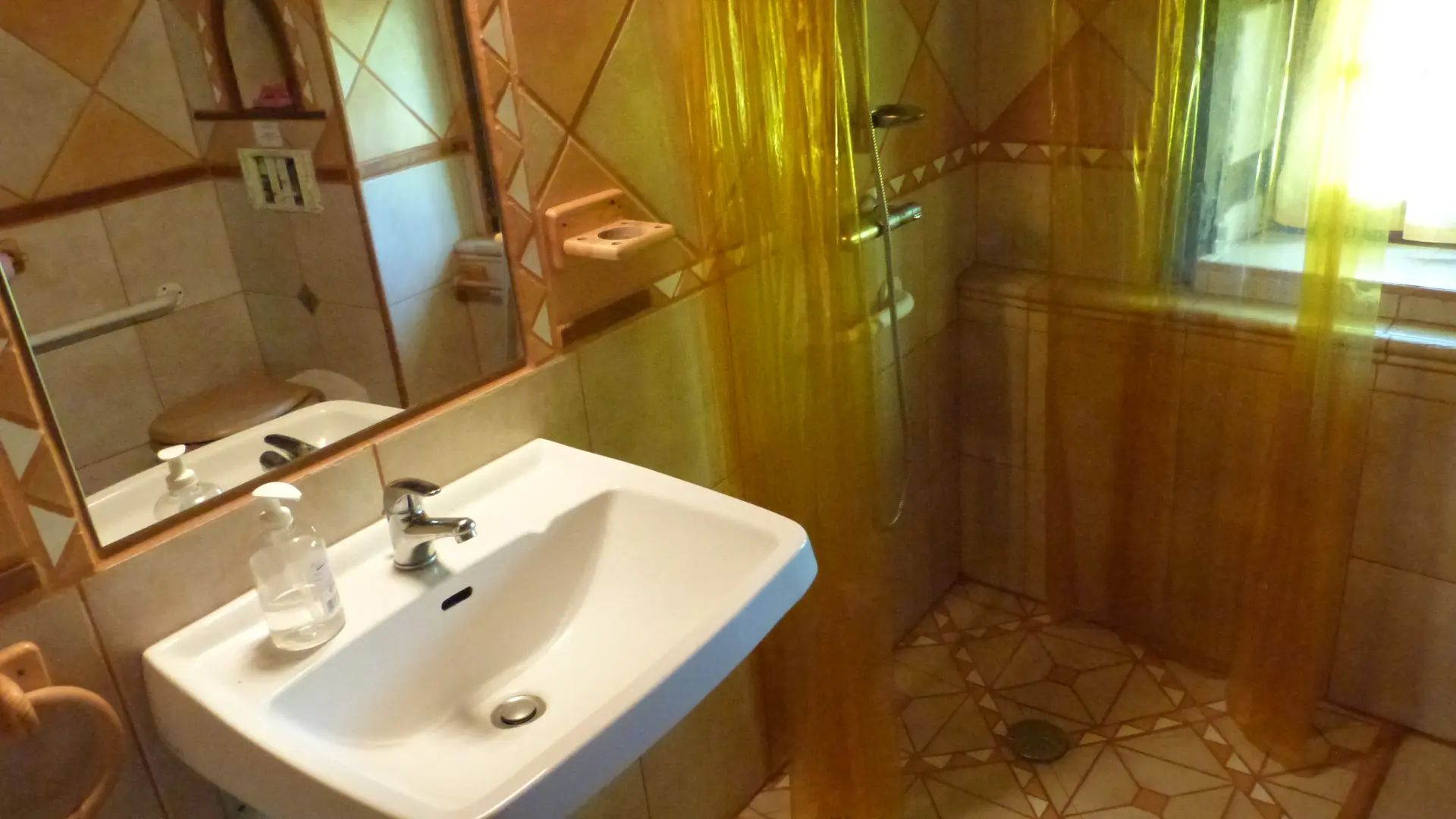 Salle de bain rdc accessible en fauteuil