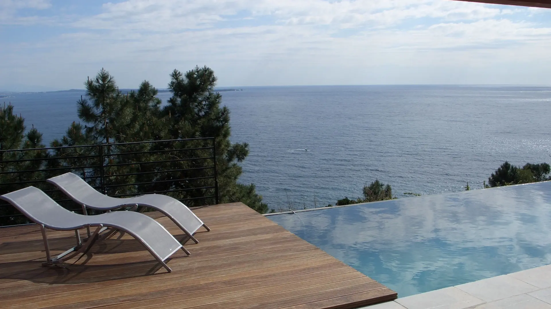 Piscine - Terres Rouges - Théoule-sur-Mer - Gîtes de France Alpes-Maritimes