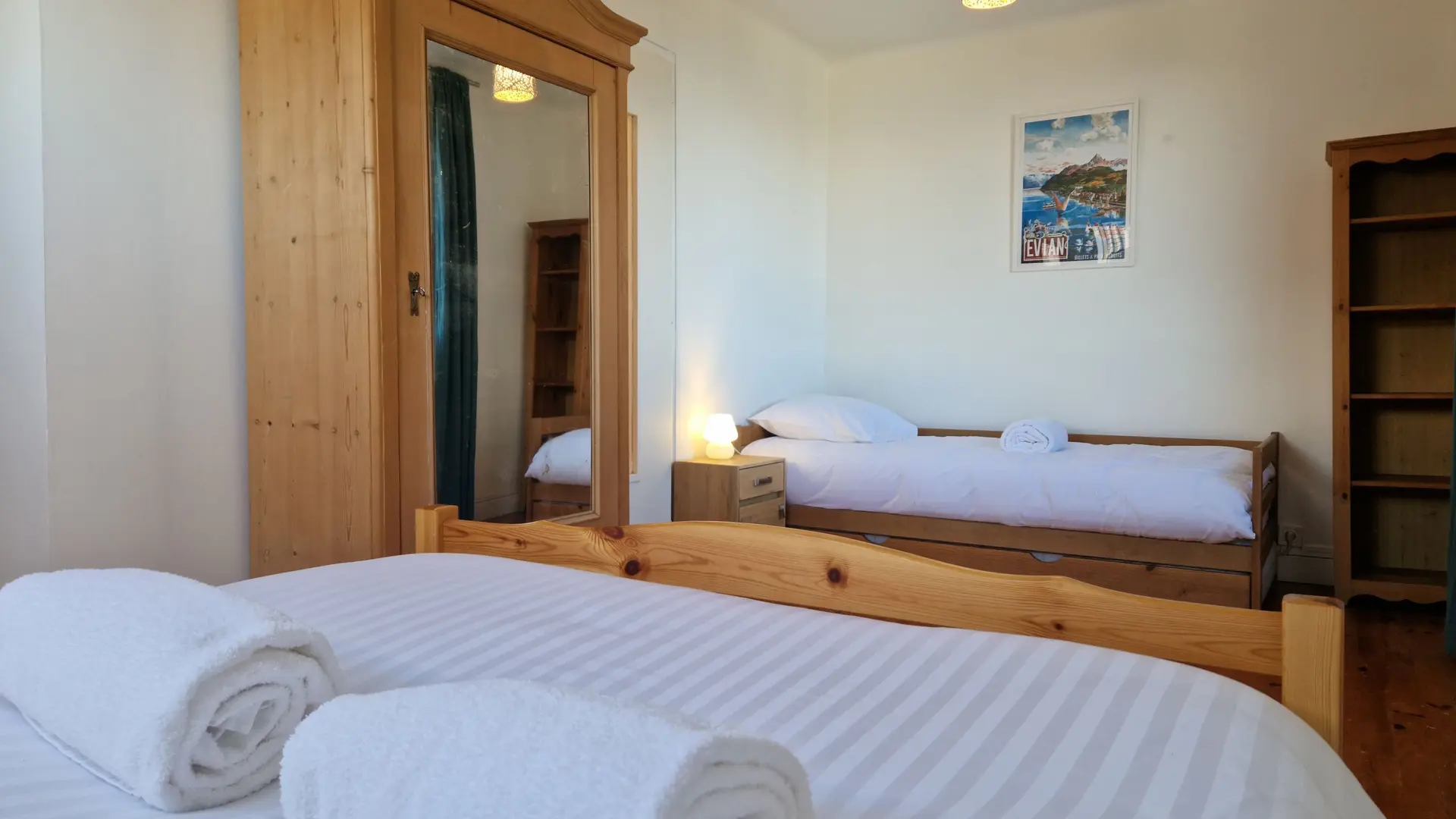 Chambre grand lit et lit simple