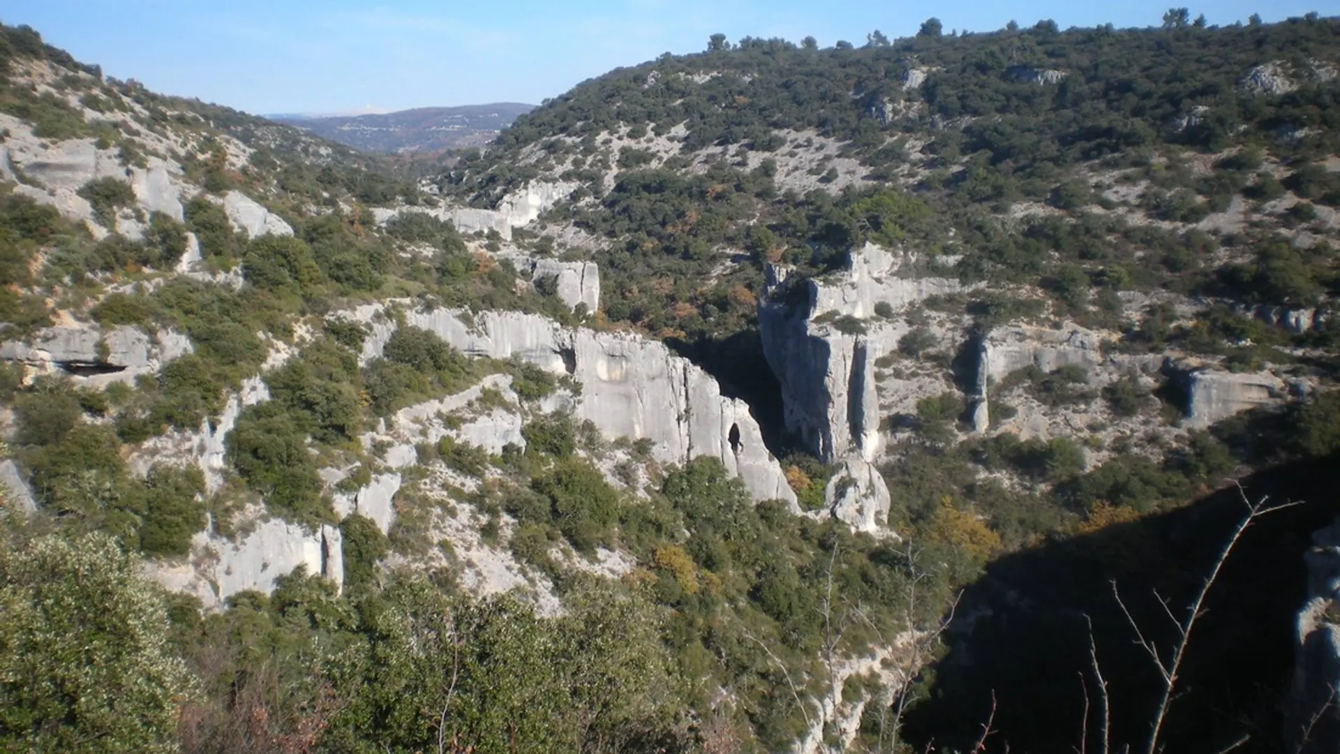 Gorges de Véroncle et Mont-Ventoux au fond
