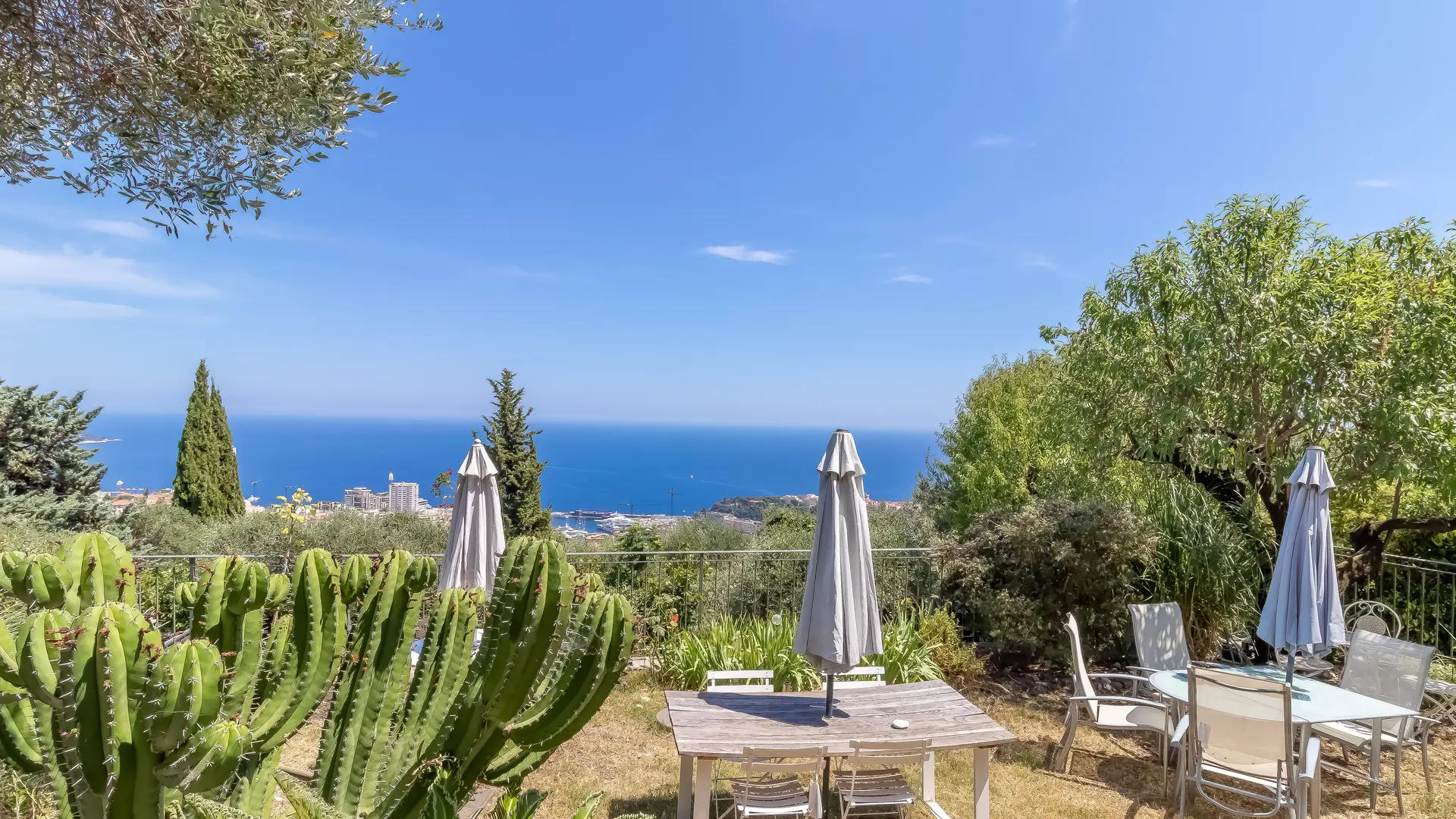 Gîte L'Amandier-Jardin commun-Beausoleil-Gîtes de France des Alpes-Maritimes