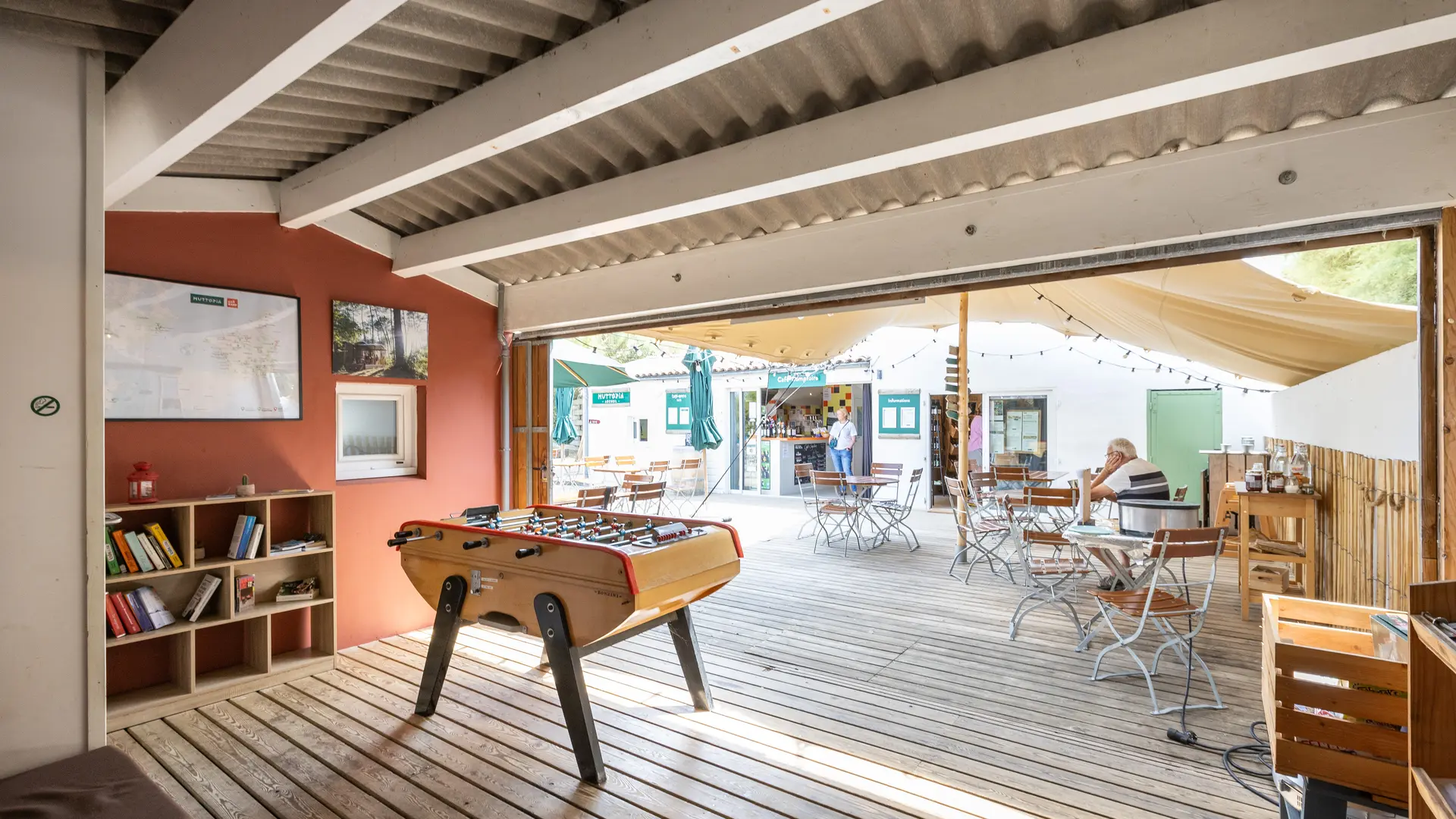 Entspannungs- und Spielbereich im Empfangsbereich