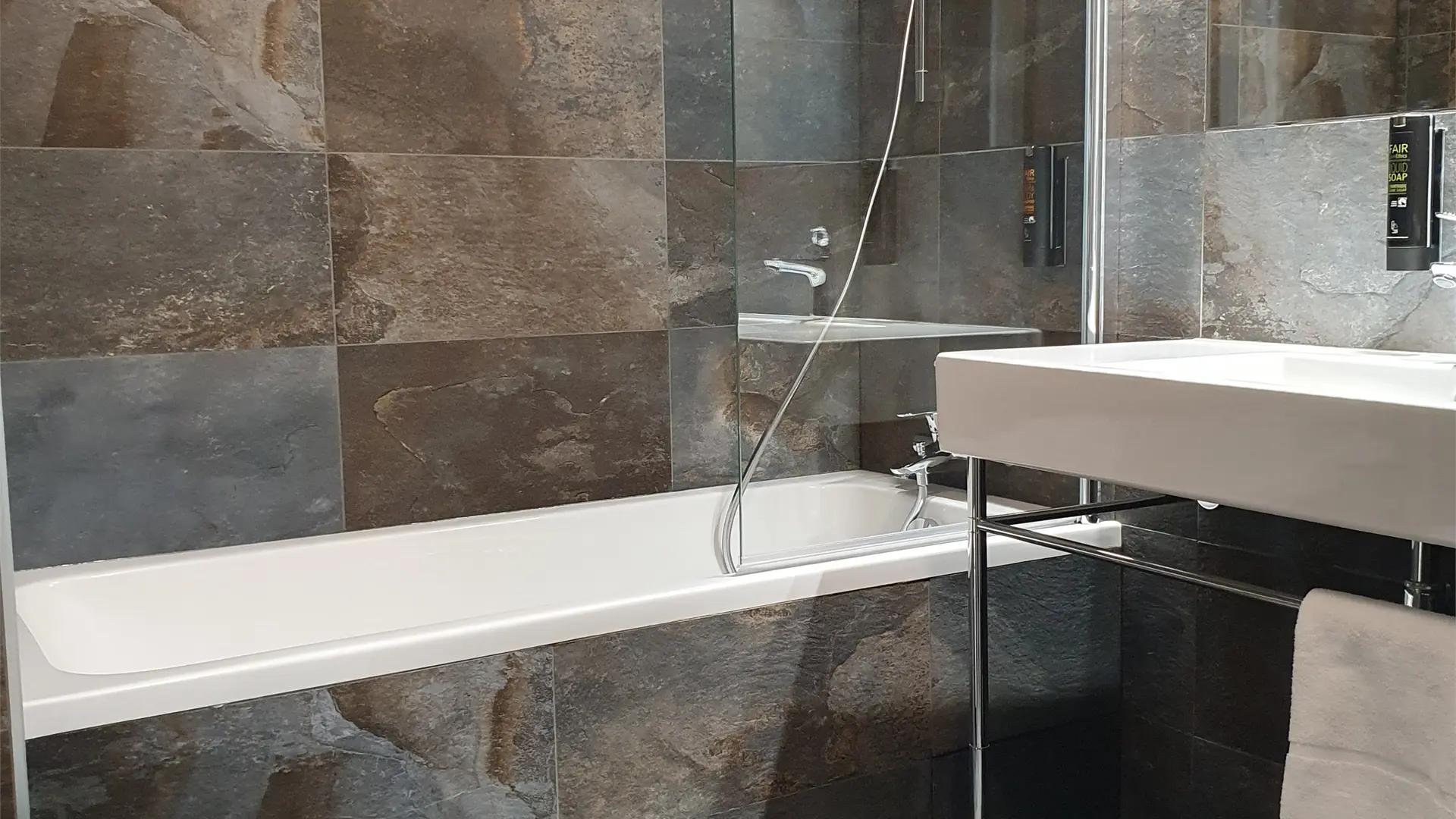 SALLE DE BAIN 1ER ETAGE