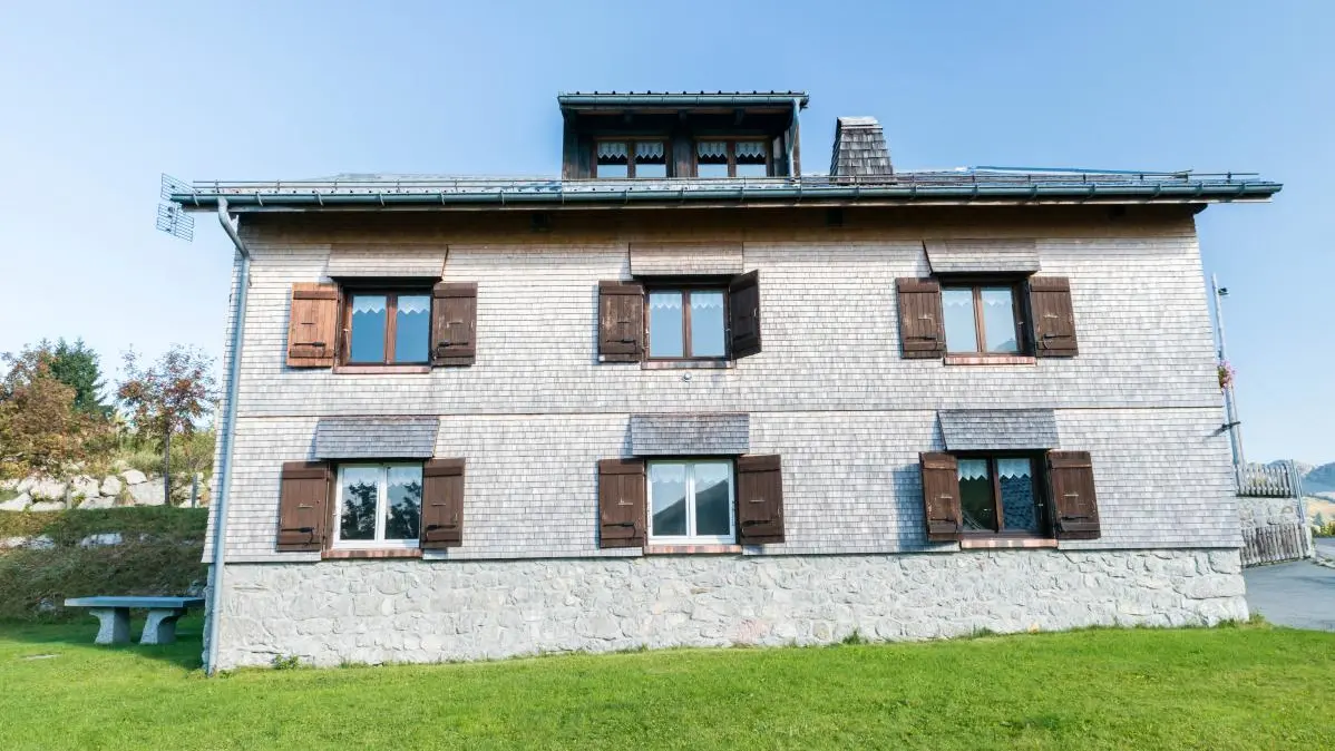 Vue extérieure du chalet.