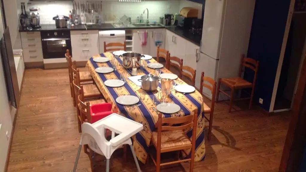 La table est mise pour tous les convives petits et grands !