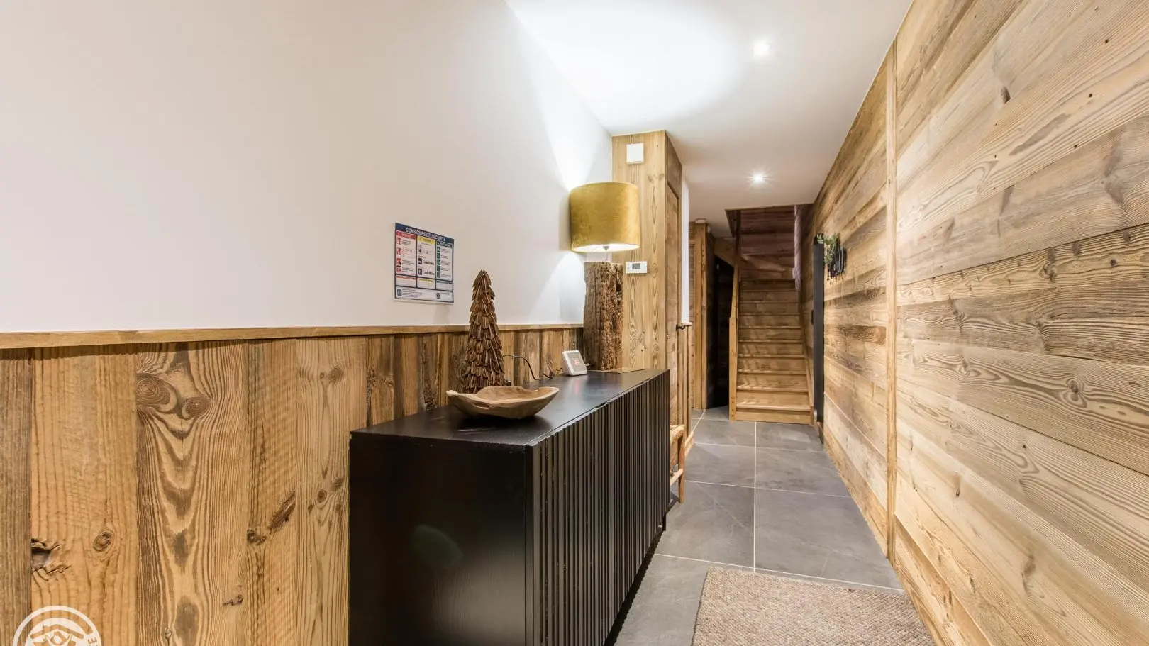 Couloir d'accès aux chambres niveau 0