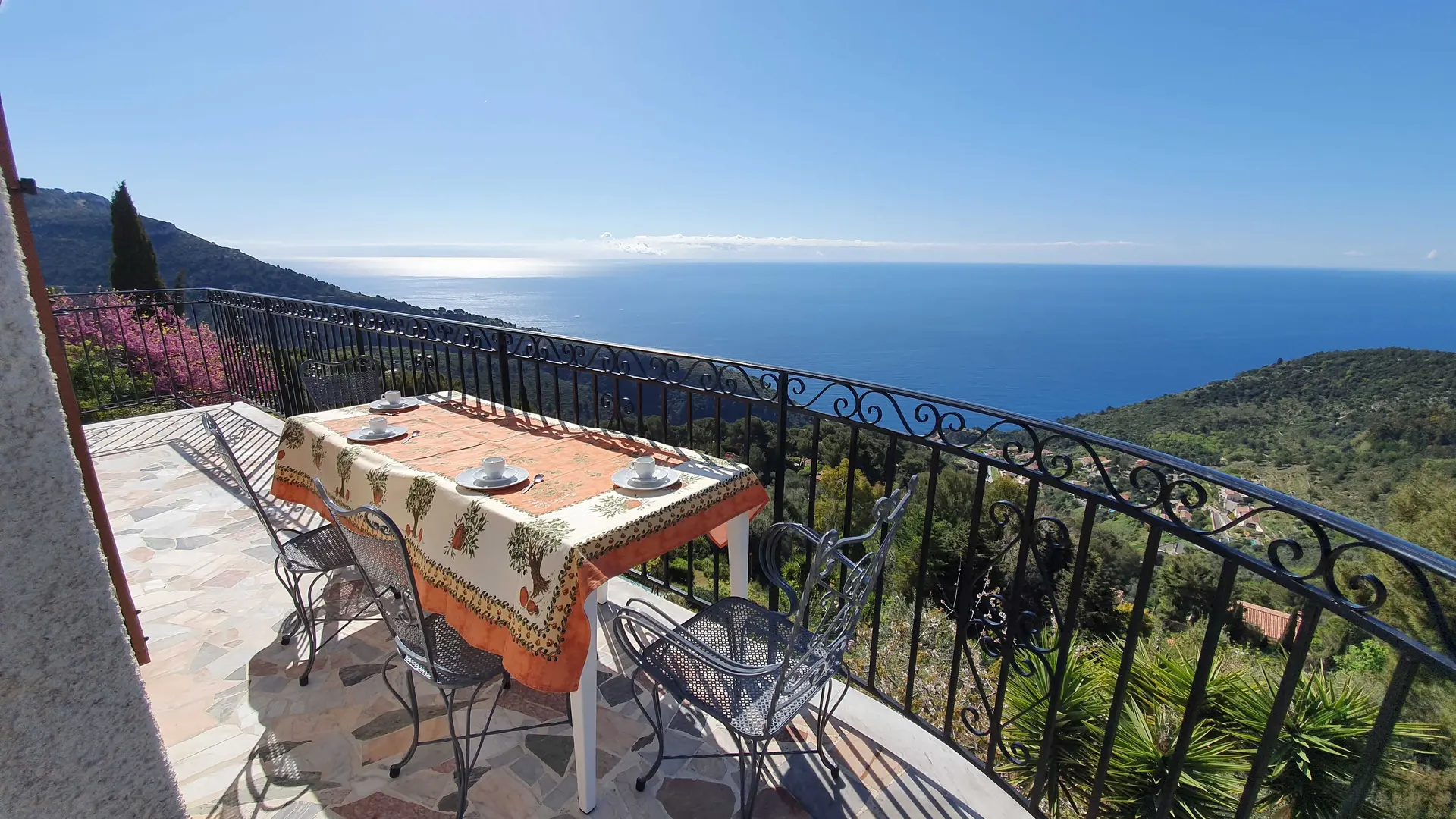 Gîte Villa Bel Horizon-Vue panoramique depuis le balcon-Eze-Gîtes de France des Alpes-Maritimes