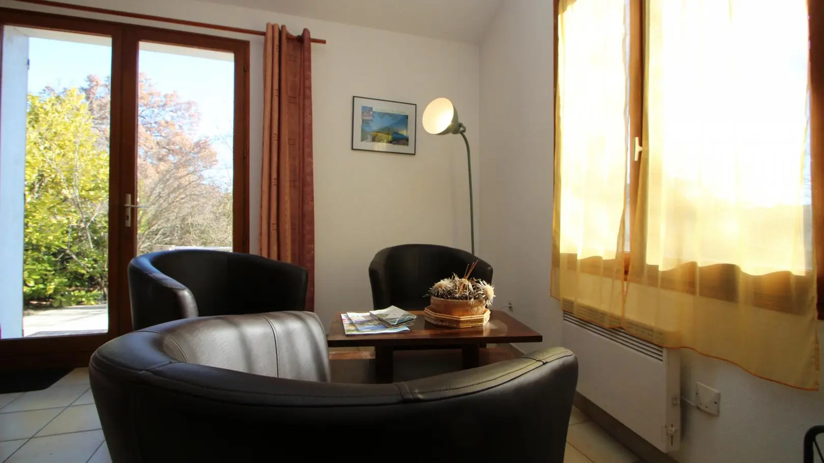 Pièce de vie spacieuse avec espace détente