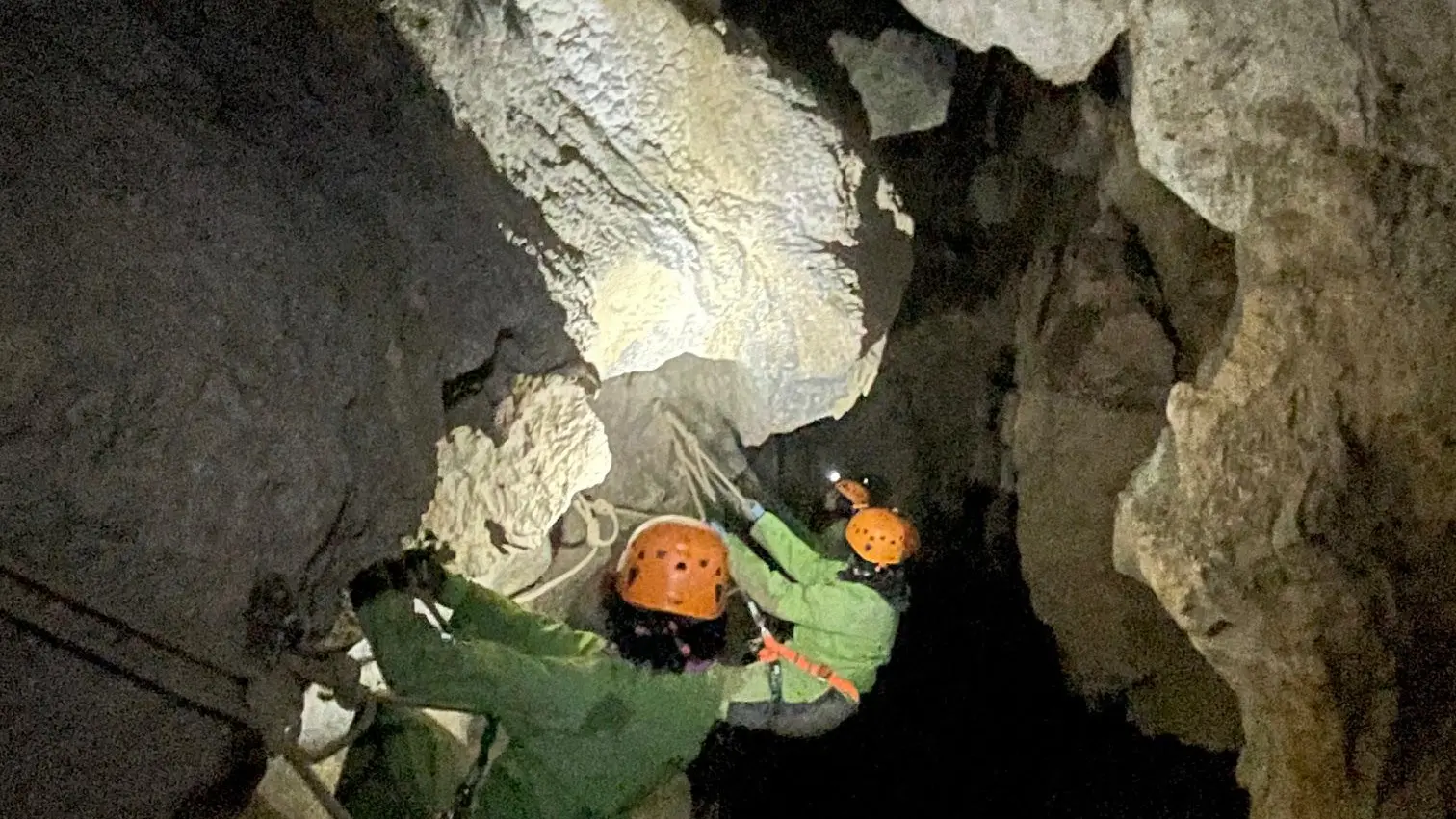 L'aventure souterraine avec Ecrins Spéléo Canyon