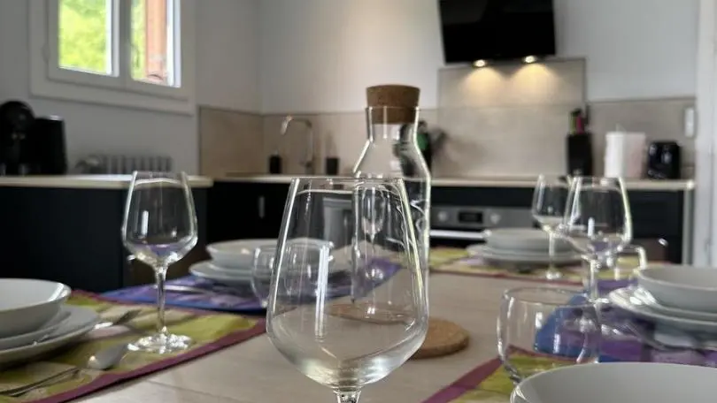 Coté cuisine - accès terrasse Ouest