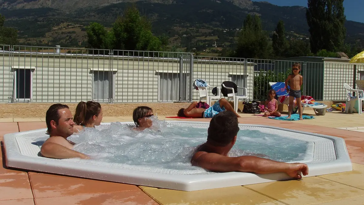 jacuzzi - Camping Le Serre du Lac